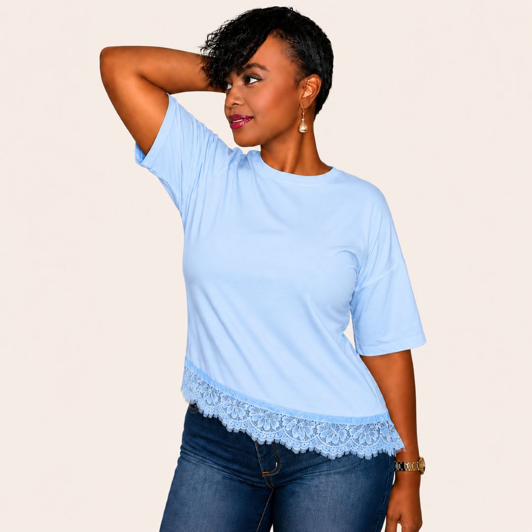 Blusa Básica con Encaje